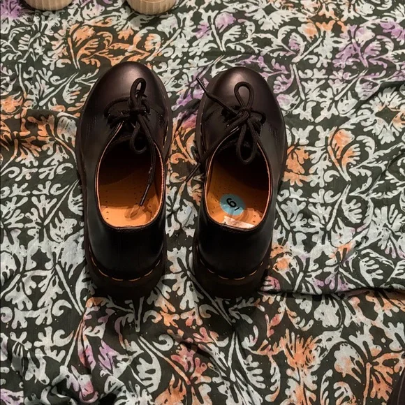 Dr. Martens Black Leather Lace-Up Shoes us6 - Picture 4 of 5